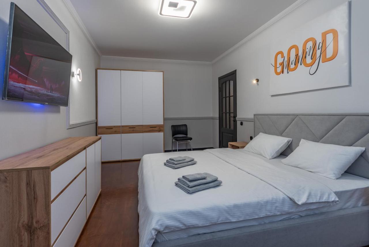 Modern 3 Bedroom Apartment Kiev Eksteriør bilde