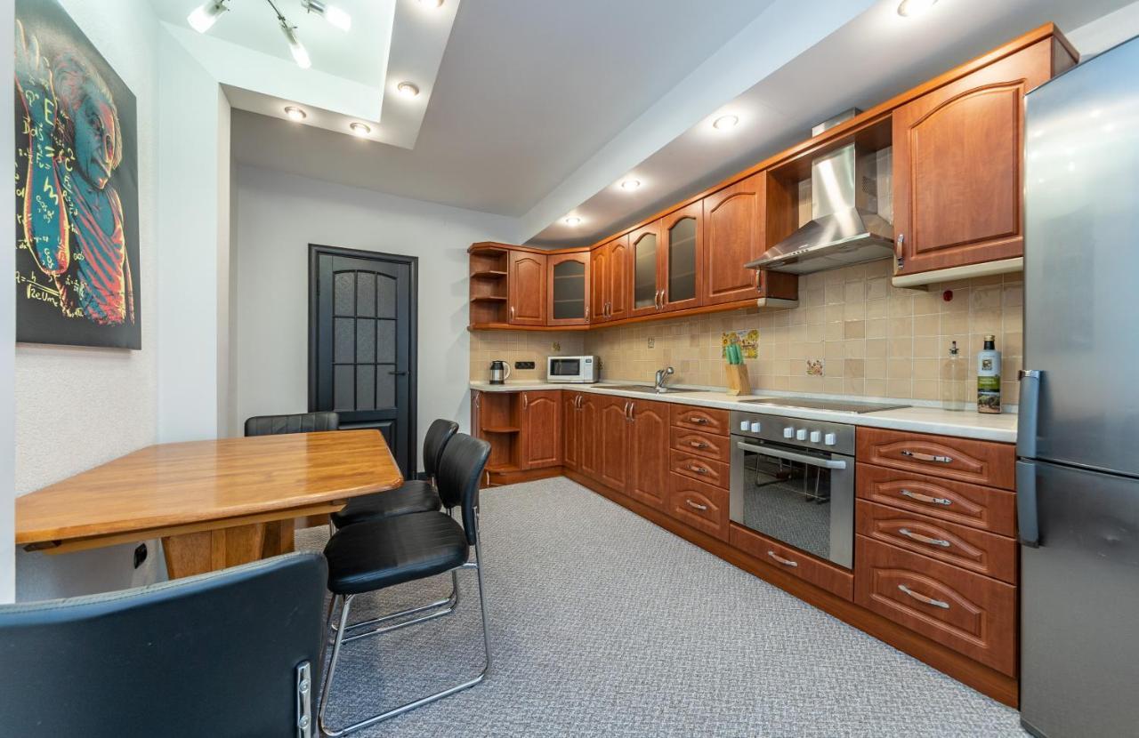 Modern 3 Bedroom Apartment Kiev Eksteriør bilde