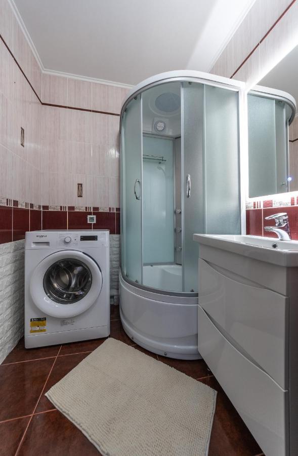 Modern 3 Bedroom Apartment Kiev Eksteriør bilde