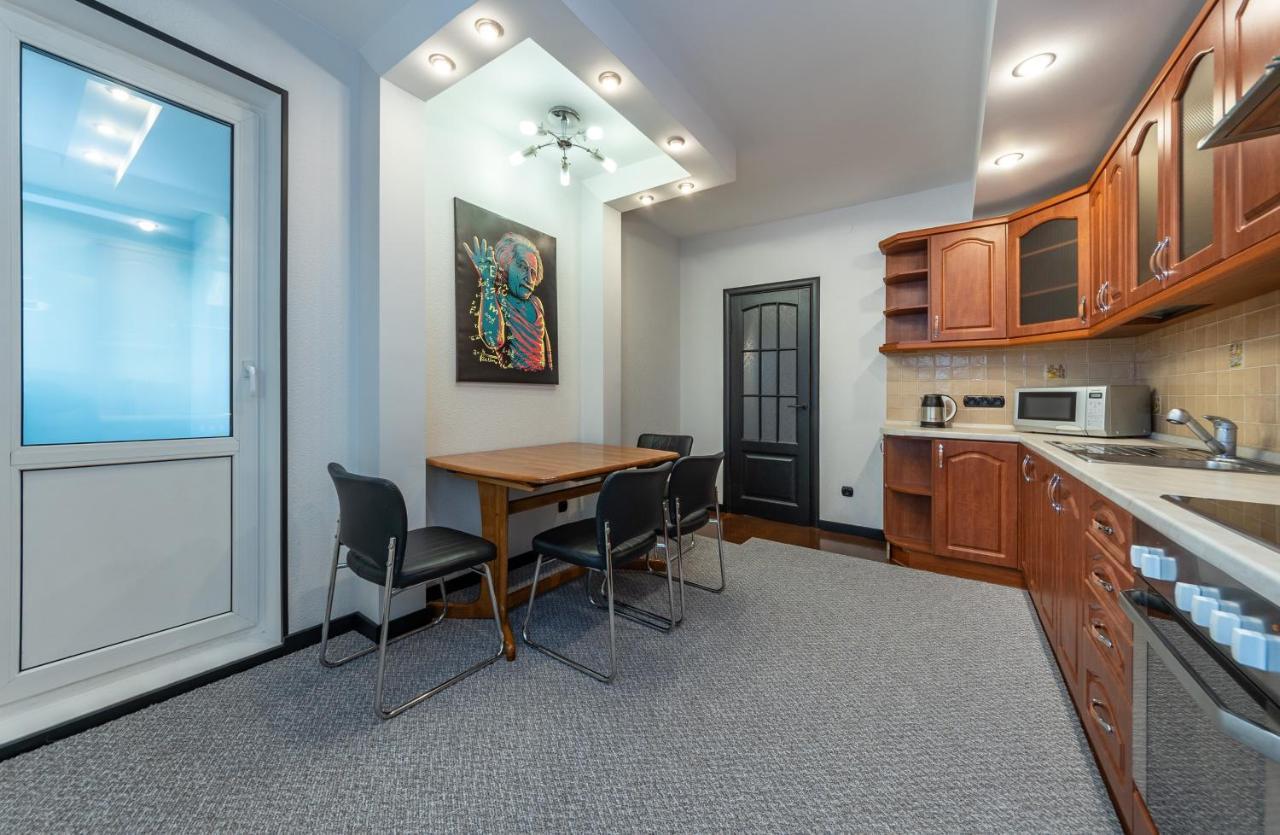 Modern 3 Bedroom Apartment Kiev Eksteriør bilde